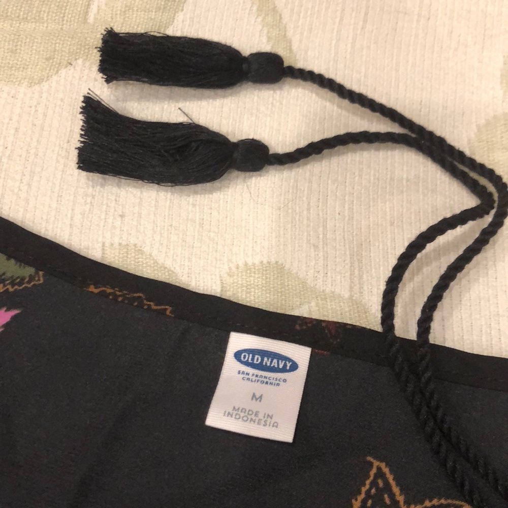 🌻 Old Navy black floral peasant blouse - Picture 5 of 10